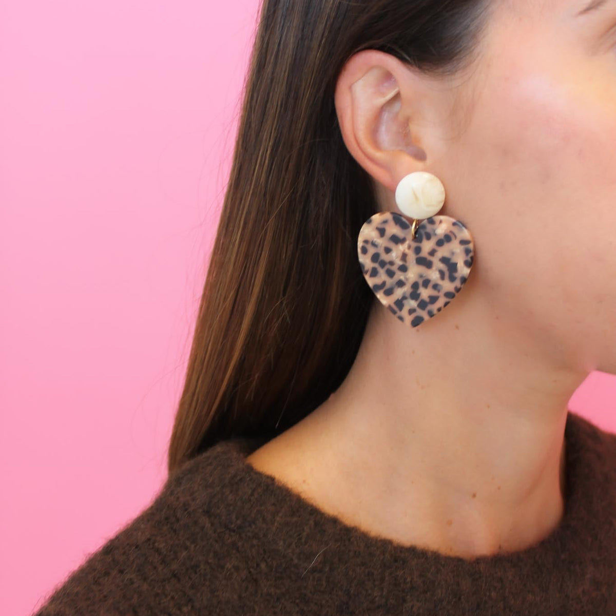 Boucles d’oreilles cœur – Crème marbré et léopard