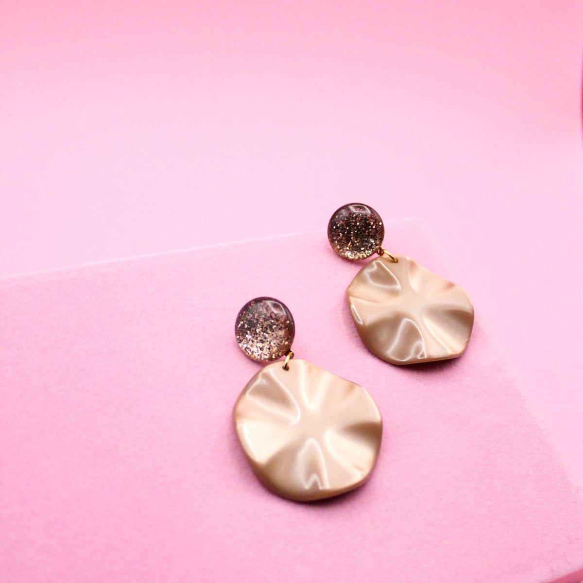Boucles Livia – Beige & Doré